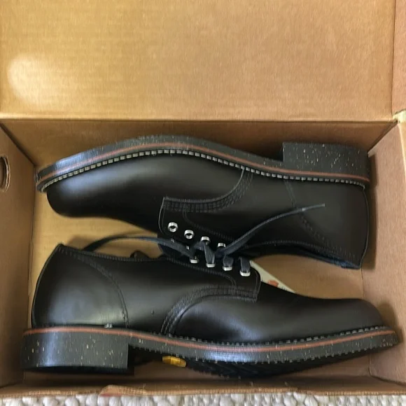 Chippewa Black Whirlwind plain toe service oxford, size: 11,Brand New
U.S.A. - Picture 5 of 8
